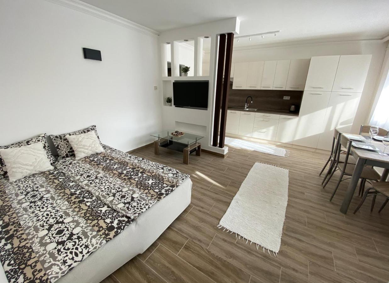 Hajdúszoboszló Andrea Apartmanok 2 מראה חיצוני תמונה